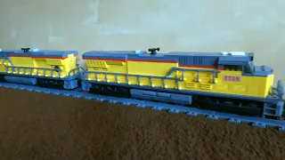 LEGO / BuWizz - US GE ES44AC powered manifest freight train with mid DPU