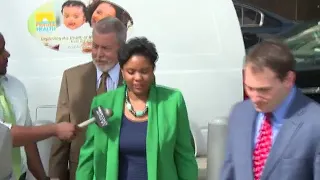 RAW VIDEO: Indicted City Councilmembers Katrina and Reggie Brown walk into the courthouse prior to t