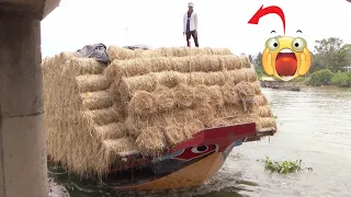 The boat carrying hundreds of bales of straw through the gate of the dam is dramatic