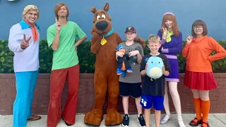 Scooby-Doo, Shaggy, Fred, Velma and Daphne at Universal Studios Florida!