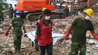 Бангладеш: число жертв обрушения здания превысило 500