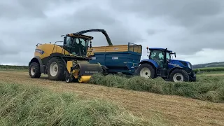 New Holland Ultrafeed Grass Header on FR780