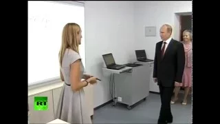 Путин рисует.