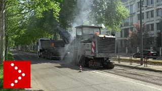 Milano, riprendono i lavori di asfaltatura delle strade: operai al lavoro in viale Certosa