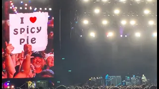 Pearl Jam - Eddie stops the show and sees I ❤️ spicy pie (Bourbon and Beyond), Louisville KY, 2022