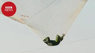 Americano salta sem paraquedas a mais de 7,5 mil metros de altura
