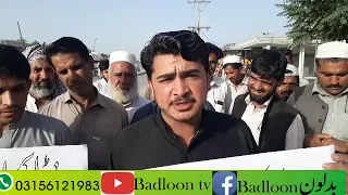 اوسی چارسدہ چوتی پل بازار کے دکانداروں تحصیل میونسپل کمیٹی کی جانب سے ٹریڈ ٹیکس کے اجراء کے خلاف مظا