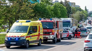 Výjazd hasičov a záchranárov k dopravnej nehode/ Emergency services respond to accident🚒