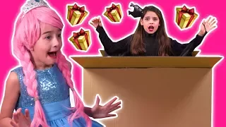 GIANT PRESENT PRANK 🎁  Malice Hides Inside - Christmas 2017 - Princesses In Real Life | Kiddyzuzaa