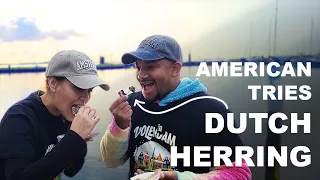 American tries Herring in the Netherlands