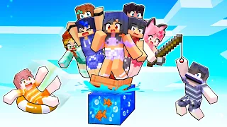 10 FRIENDS on ONE WATER BLOCK In Minecraft!