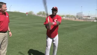 Eric Davis imitates Willie Stargell's batting stance