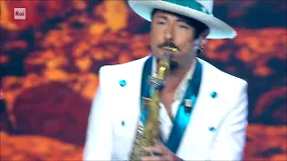 Daniele Vitale, suona al sax  "I will survive" - Dalla strada al palco 19/07/2022