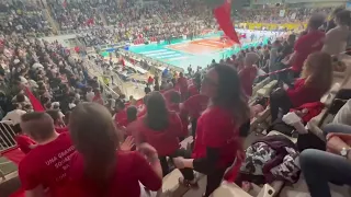 La lube civitanova sotto la nostra curva a fine partita dopo gara1 finale scudetto a Trento 1/5/2023