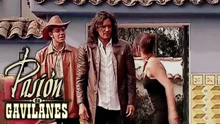 Pasion de Gavilanes - Juan y Oscar encuentran a Sara en sus hacienda