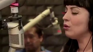 Mon Laferte - Amárrame  (en vivo en la radio)