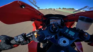 Following skillful riders on a fast group - Yamaha R1 2020 Circuit Alcarras