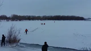 Рыбаку, провалившемуся под лед, спасли жизнь