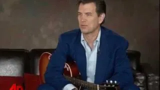 Chris Isaak Is 'Mr. Lucky'