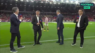 C Ronaldo greeting Roy Keane and Gary Neville but completely ignores the waffler, Jamie Carragher.😂