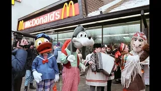 Открытия первого McDonald’s в СССР в 1990 году.