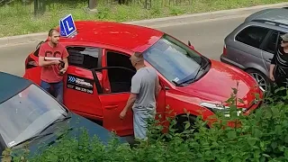 Kierowca BMW napada na instruktora nauki jazdy, bo za wolno jechał