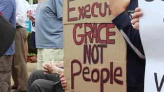 Death penalty demonstrations at Arkansas capitol