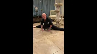 Bill Superfoot Wallace - How to Splits Stretch