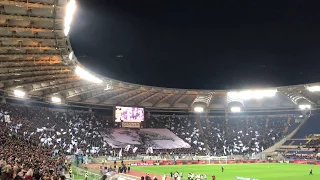 Derby, la Curva Nord ricorda Gabriele Sandri. Gli applausi della Curva Sud e dello Stadio Olimpico