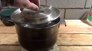 Stanley Basecamp Cookset - 3 liter Fancy Feast boil test #2 (using HEET)