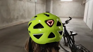 Casque de vélo ABUS Urban-I Signal 3.0 en mode clignotant