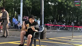 5th Grader Plays "We Are The Champions" on guitar in public!