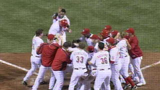 Dunn hits a walk-off home run off Wickman in 2007