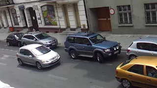 Old guy can't park his car for over 5 minutes