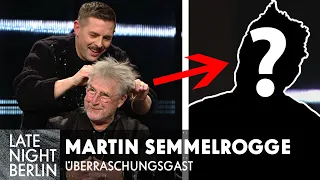 Überraschungsgast: Klaas schneidet Martin Semmelrogge die Haare | Late Night Berlin