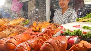 Street Food in Bangkok. Jumbo Lobster, Grilled Meat, Pad Thai at 'Central World' Square. Thailand