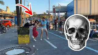 The skeleton prank: she gave me a kiss 😅😳 #funny#fun#prank#skeleton#funnyvideo #prankvideo#viral