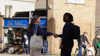 J'APPRENDS À DRAGUER DANS LA RUE (C'EST DUR)