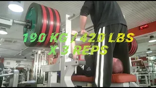 Bench press in F8 single ply Widow Maker 190 kg / 420 lbs x 3 reps