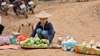 A poor boy alone harvests young pumpkins in the mountains and takes care of baby rabbits.