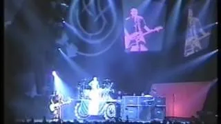 Blink 182 - 11 - Go (Live From Point Theatre Dublin 16-12-2004)