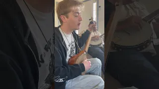 “Lookin’ for a home” Aaron Stephens on a Clifton Hicks gourd banjo