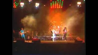 Queen - WE ARE THE CHAMPIONS - live 1982