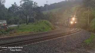 Trem vazio com varias locomotivas em Canguera