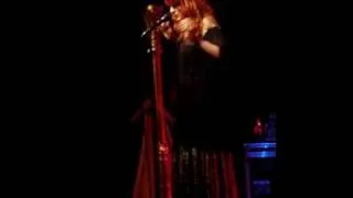 Florence and the Machine - Drumming Song live in Postbahnhof Club (Berlin, 12.10.2009)