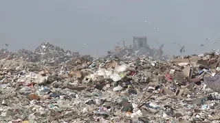 Жители Актобе задыхаются от дыма и зловония из-за пожара на мусорном полигоне