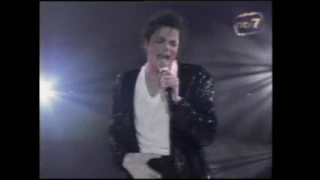 Michael Jackson - HIStory Tour Kuala Lumpur, Malaysia October 27, 1996 - Billie Jean (VCD Source)