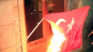 В Ереване сожгли флаг Турции | NO COMMENTS