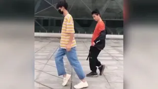 Moonwalk for dummies ( Tiktok compilation )