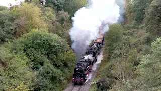 Auch ein Jumbo braucht mal Hilfe - 2400 Tonnen Bio-Rüben - 58 1111-2  hilft in der Steigung